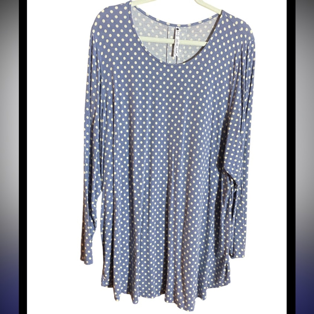 Leo & Nicole swing blouse.  Size 3X lavender with‎ white polkadots.